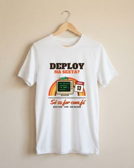 Camiseta Deploy na Sexta? Só Se For Com Fé Retrô Anos 70 Programador Camaleão Unissex 100% Algodão