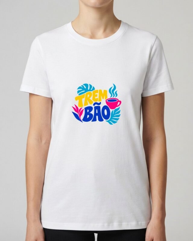 Camiseta Trem Bão Café Mineirês Tropicália Unissex 100% Algodão, vestida em modelo feminina